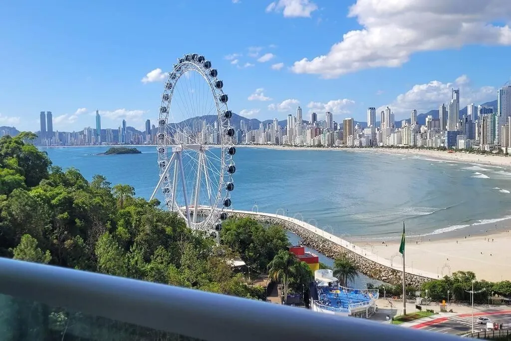 Vista Espetacular Da Roda Gigante Balneário Camboriú